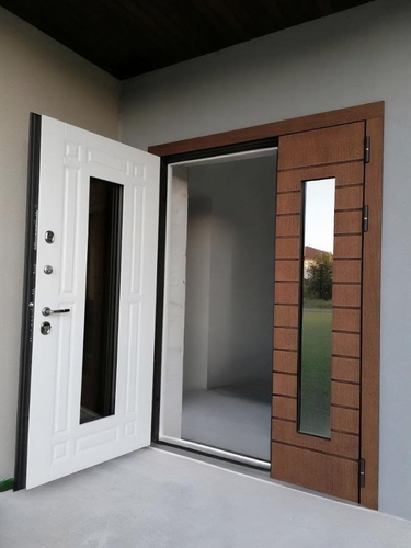 Полуторная дверь с двумя стеклами