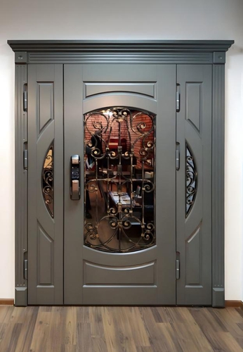 Парадная дверь с карнизом