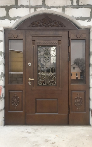 Уличная дверь с ковкой