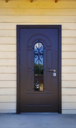 Входная дверь с решеткой