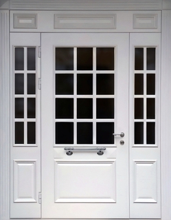 Парадная входная группа со стеклом и терморазрывом (панели МДФ белого цвета) Парадная входная группа со стеклом и терморазрывом (панели МДФ белого цвета)