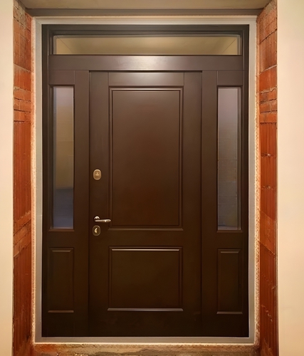 Остекленная нестандартная дверь