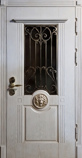 Металлическая термодверь с ковкой, стеклом и резьбой «лев» (отделка МДФ с патиной)