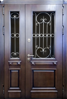 Металлическая полуторная термодверь со стеклами и коваными решетками (отделка панелями МДФ шпон)