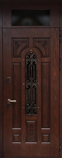 Металлическая термодверь с кованой решеткой, остеклением во фрамуге и отделкой МДФ шпон