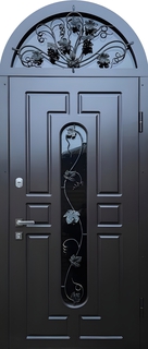 Входная остекленная термодверь МДФ с арочной фрамугой и ковкой «виноград»