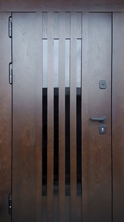 Входная остекленная термодверь с вертикальными рейками (МДФ)